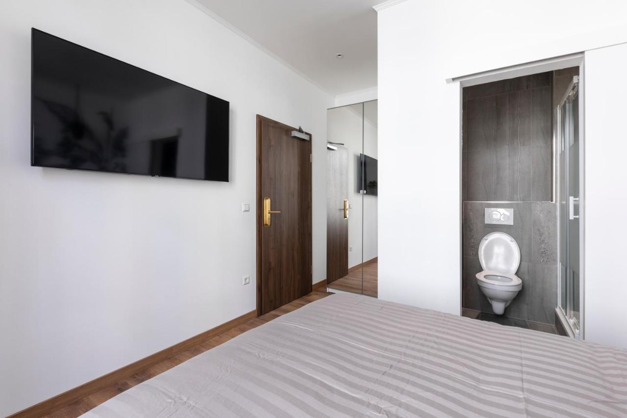 Iqs Rooms - Chambre Double Avec Salle De Bain ルクセンブルク エクステリア 写真